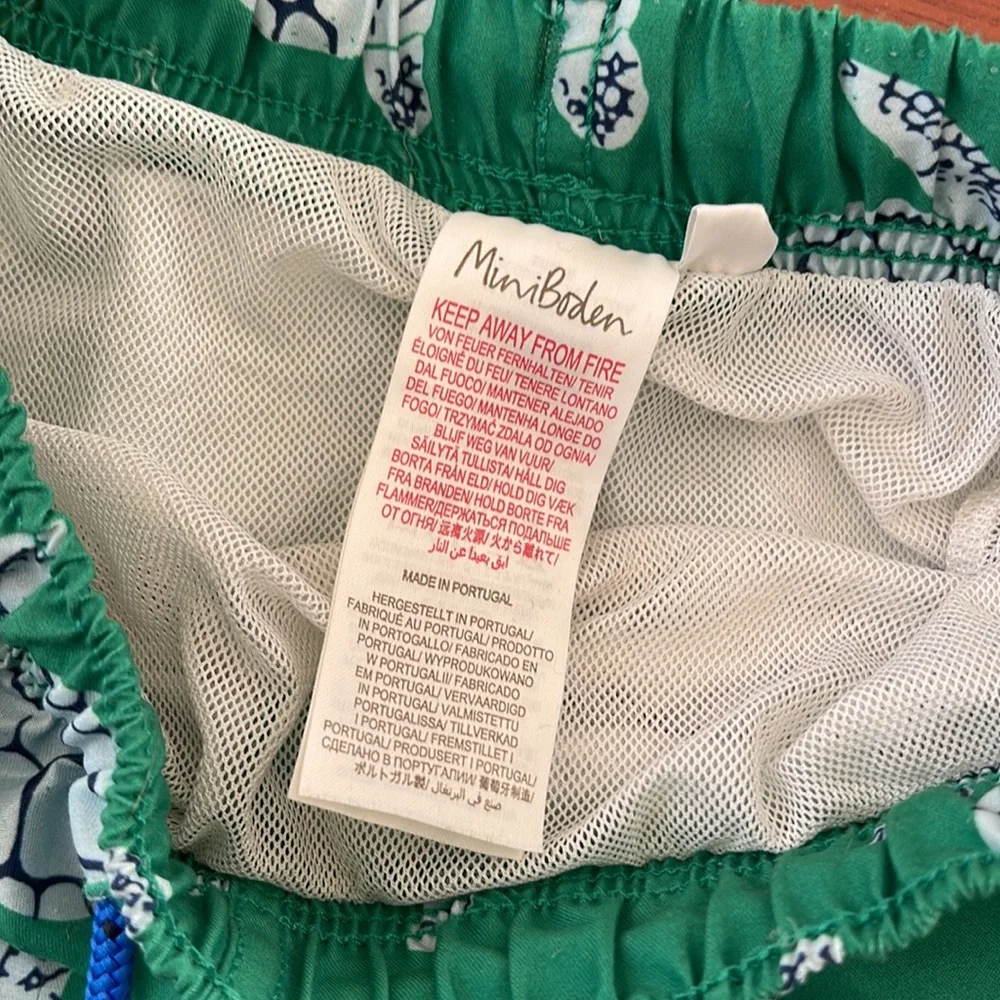 Mini Boden swim trunks size 6/7 - Picture 2 of 2